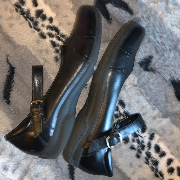 Earth Origins Britney 4 Black Leather Mary Janes — 9 - Picture 8 of 10